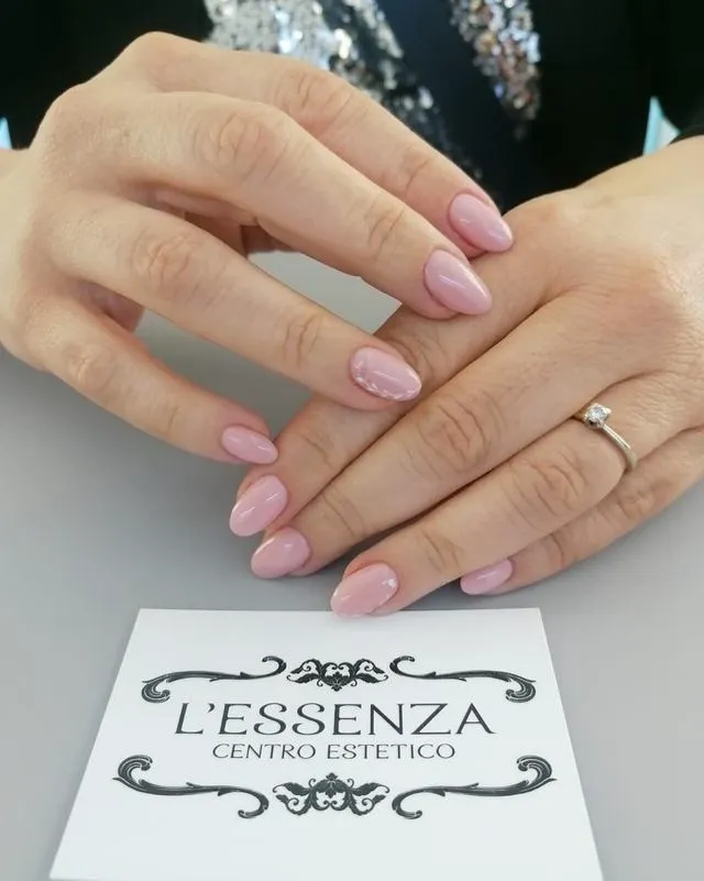 Manicure con applicazione gel